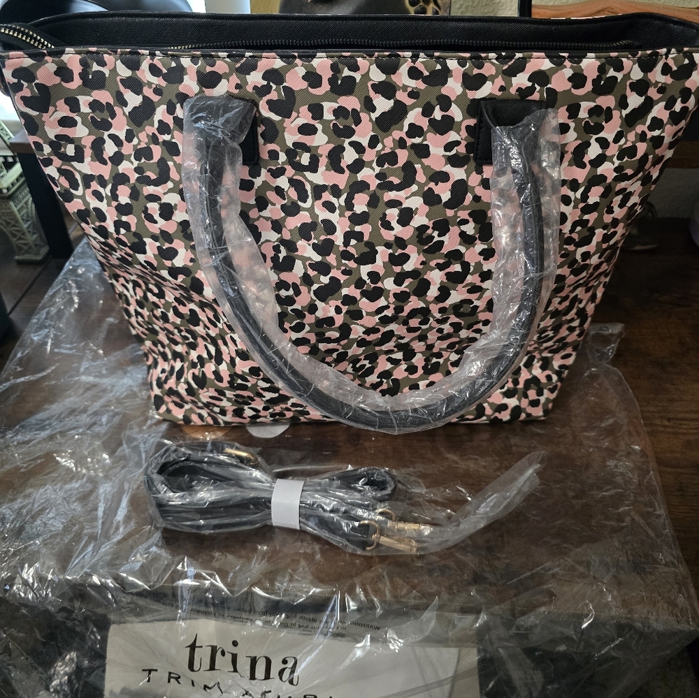 Trina Turk Women's Tote Adjustable Strap New with tags 13”‎ H x 18” L - Picture 4 of 7